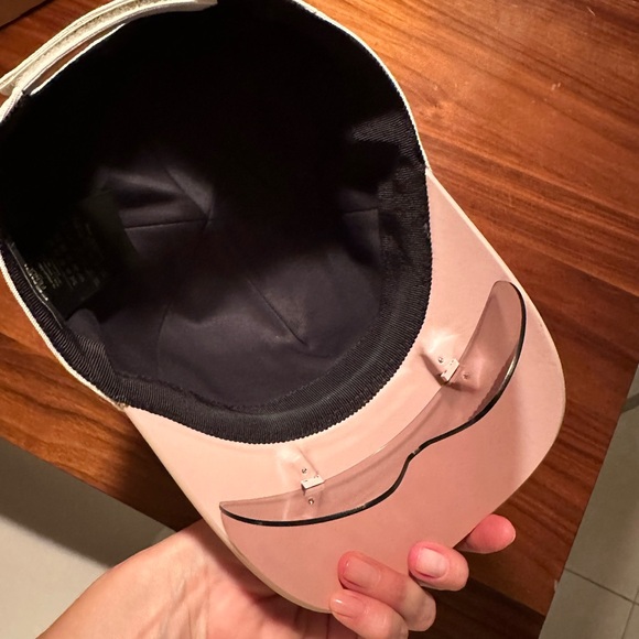 Fendi hat with sunglasses - Picture 6 of 10